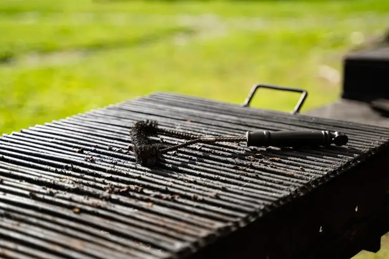 Cleaning tar from a smoker